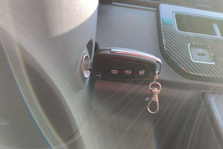 Used Farizon Xingxiang V 2023 V6E Zhonghang Lithium Battery 38.64kWh Value Edition Vehicle Key
