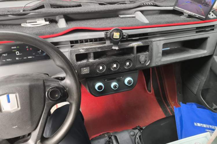 Used Farizon Xingxiang V 2023 V6E Ningde Times 41.86kWh Value Edition Audio And AC Panel