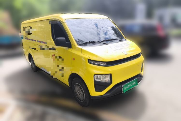Used Farizon Xingxiang V 2023 V6E Ningde Times 41.86kWh Value Edition Front Right 45 Deg