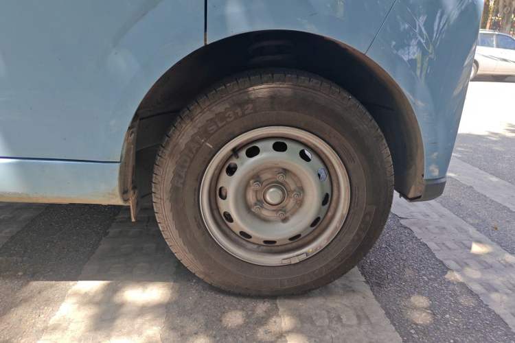 Used Farizon Xingxiang V 2024 Star Enjoy V6E Feature Edition Zhixin 46.08 kWh Right Front Wheel Hub