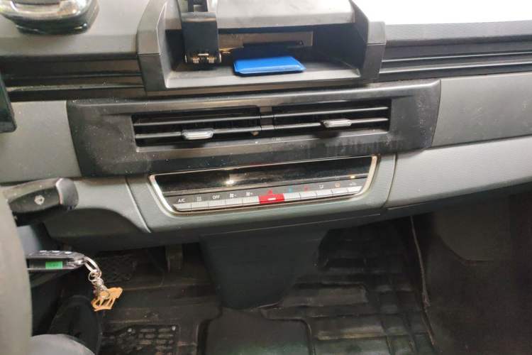 Used Farizon Xingxiang V 2024 Star Enjoy V6E Feature Edition Zhixin 46.08 kWh Audio And AC Panel