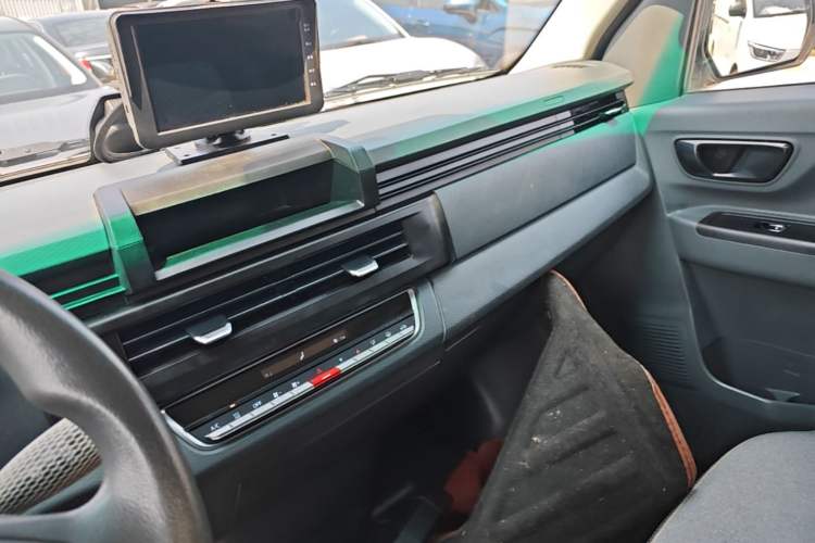 Used Farizon Xingxiang V 2024 Star Enjoy V6E Feature Edition Zhixin 46.08 kWh Audio And AC Panel