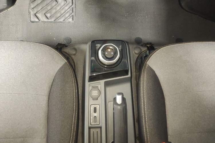 Used Farizon Xingxiang V 2024 Star Enjoy V6E Feature Edition Zhixin 46.08 kWh Gear Lever
