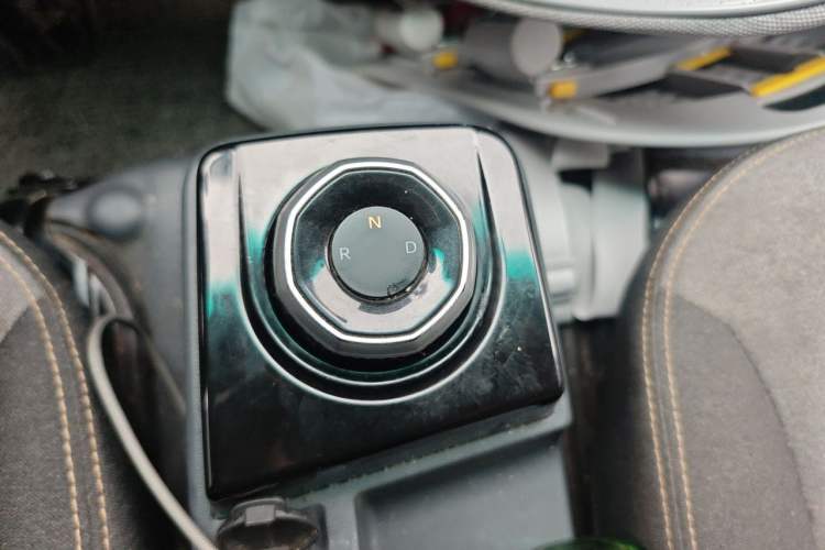 Used Farizon Xingxiang V 2024 Star Enjoy V6E Feature Edition with CATL 41.86 kWh Gear Lever