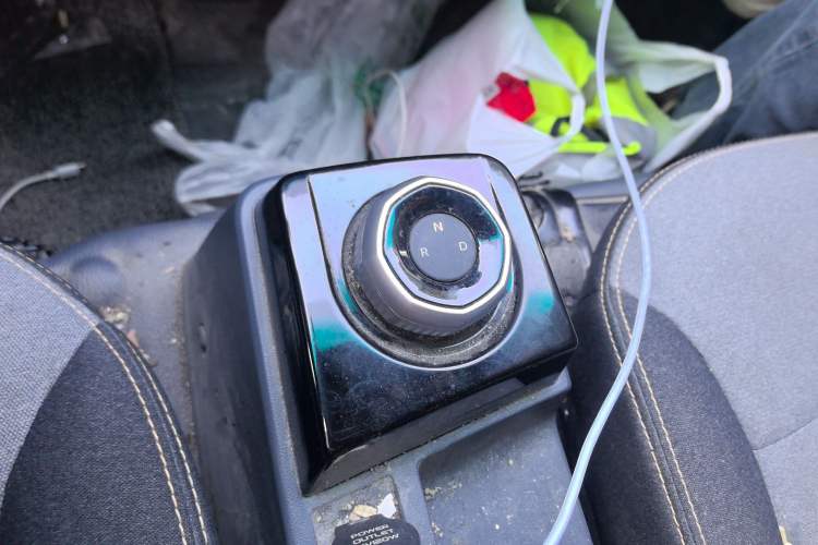 Used Farizon Xingxiang V 2024 Star Enjoy V6E Feature Edition with CATL 41.86 kWh Gear Lever