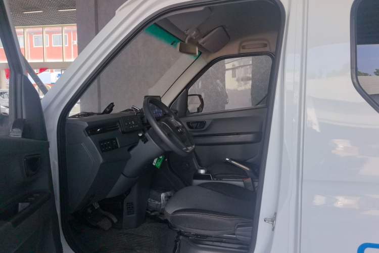 Used Farizon Xingxiang V 2024 Star Enjoy V6E Feature Edition Zhixin 46.08 kWh Interior 1
