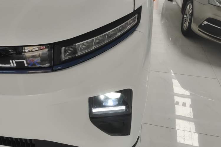 Used Farizon Xingxiang V 2024 Star Enjoy V6E Feature Edition Zhixin 46.08 kWh Left Front Headlight
