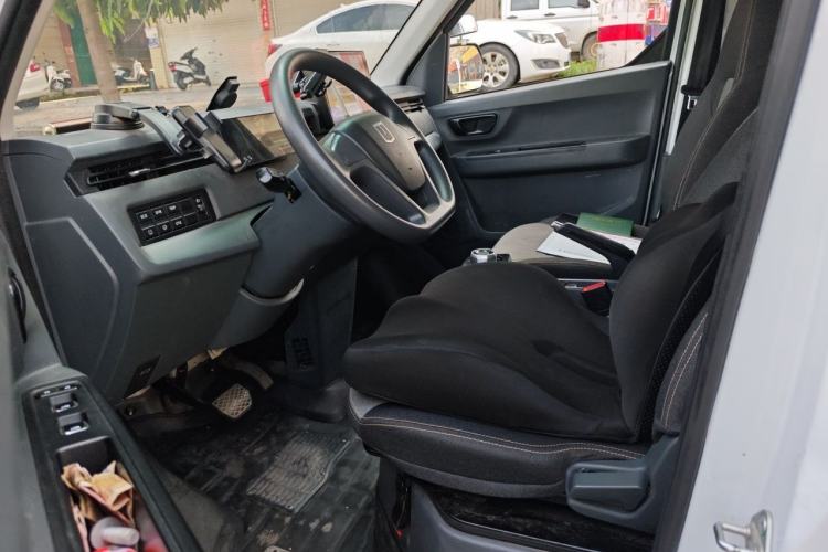 Used Farizon Xingxiang V 2024 Star Enjoy V6E Feature Edition with CATL 41.86 kWh Left Front Seat