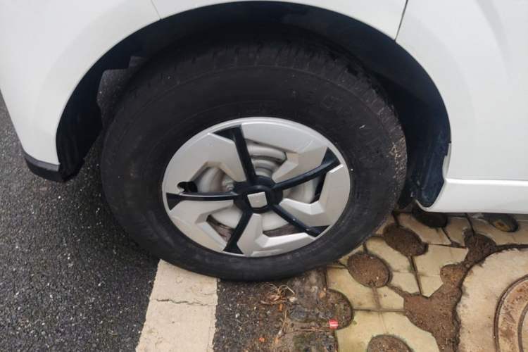 Used Farizon Xingxiang V 2024 Star Enjoy V6E Feature Edition Zhixin 46.08 kWh Left Front Wheel Hub