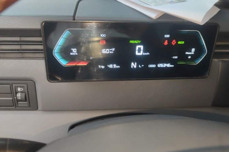 Used Farizon Xingxiang V 2024 Star Enjoy V6E Feature Edition Zhixin 46.08 kWh Odometer Close Up
