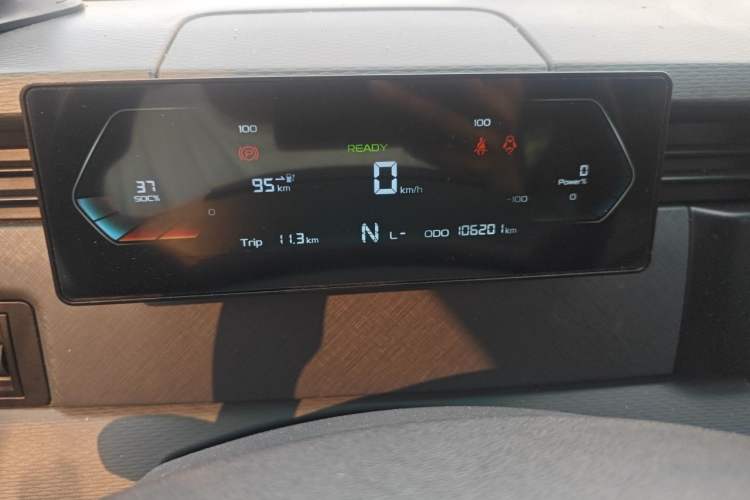 Used Farizon Xingxiang V 2024 Star Enjoy V6E Feature Edition with CATL 41.86 kWh Odometer Close Up