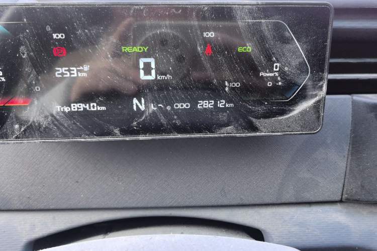 Used Farizon Xingxiang V 2024 Star Enjoy V6E Feature Edition with CATL 41.86 kWh Odometer Close Up