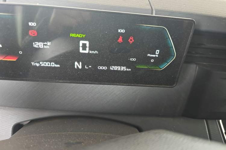 Used Farizon Xingxiang V 2024 Star Enjoy V6E Feature Edition Zhixin 46.08 kWh Odometer Close Up