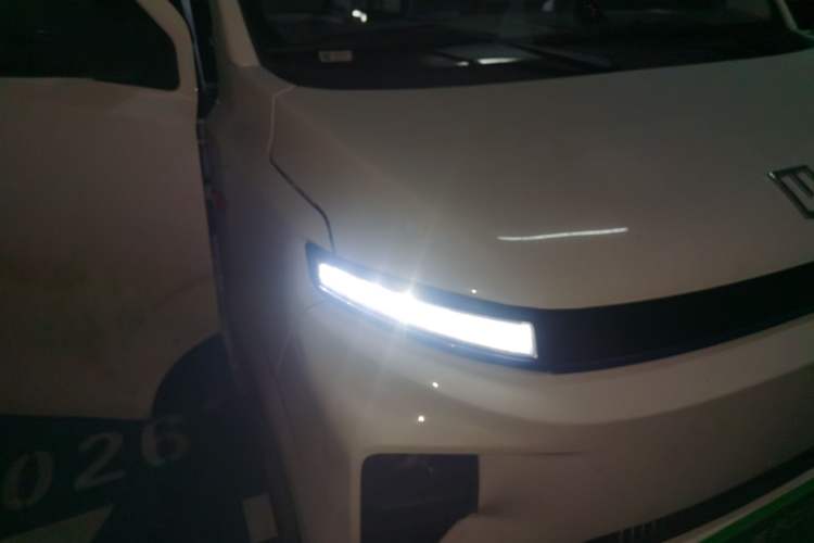 Used Farizon Xingxiang V 2024 Star Enjoy V6E Feature Edition Zhixin 46.08 kWh Right Front Headlight