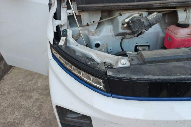Used Farizon Xingxiang V 2024 Star Enjoy V6E Feature Edition Zhixin 46.08 kWh Right Front Headlight