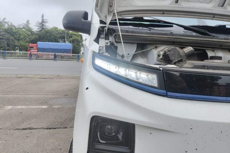 Used Farizon Xingxiang V 2024 Star Enjoy V6E Feature Edition Zhixin 46.08 kWh Right Front Headlight