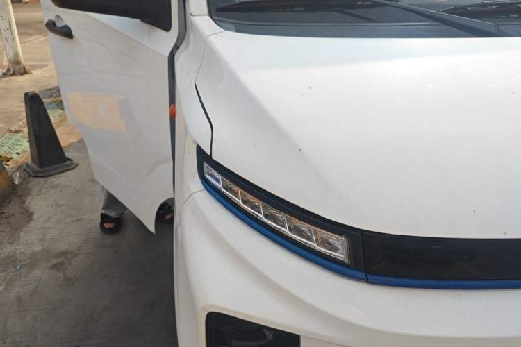 Used Farizon Xingxiang V 2024 Star Enjoy V6E Feature Edition with CATL 41.86 kWh Right Front Headlight