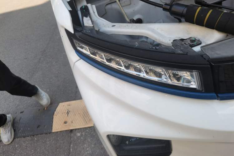Used Farizon Xingxiang V 2024 Star Enjoy V6E Feature Edition Zhixin 46.08 kWh Right Front Headlight