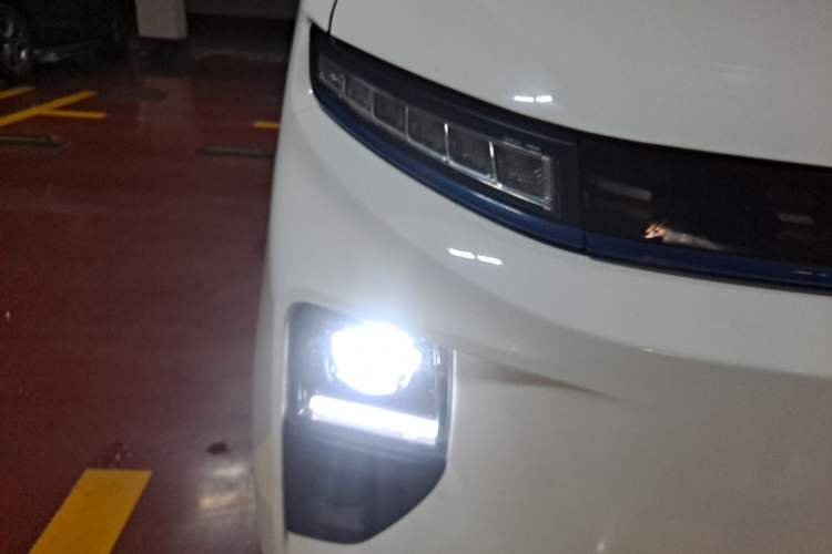 Used Farizon Xingxiang V 2024 Star Enjoy V6E Feature Edition Zhixin 46.08 kWh Right Front Headlight