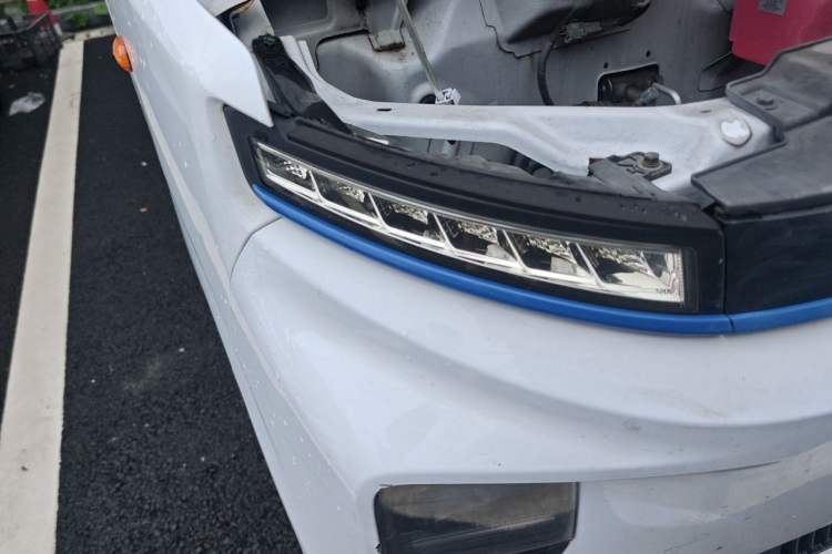 Used Farizon Xingxiang V 2024 Star Enjoy V6E Feature Edition with CATL 41.86 kWh Right Front Headlight