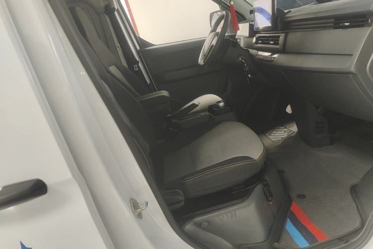 Used Farizon Xingxiang V 2024 Star Enjoy V6E Feature Edition Zhixin 46.08 kWh Right Front Seat