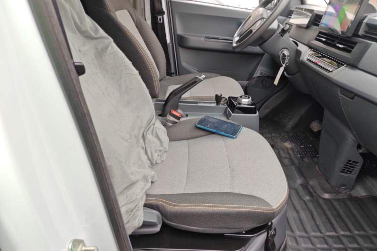 Used Farizon Xingxiang V 2024 Star Enjoy V6E Feature Edition Zhixin 46.08 kWh Right Front Seat