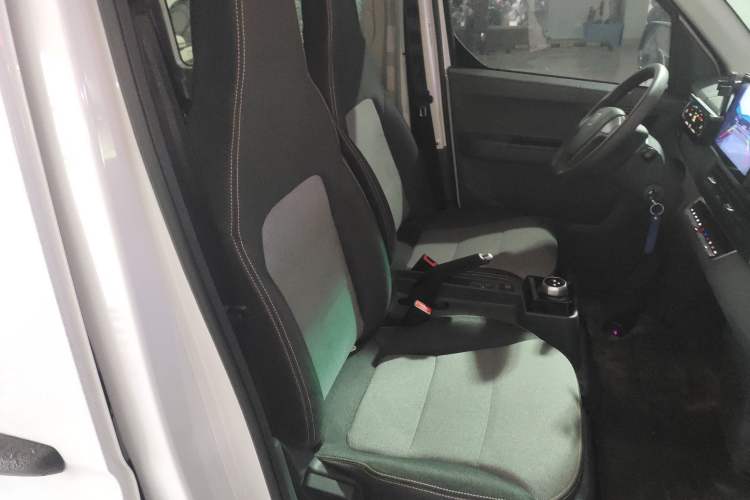 Used Farizon Xingxiang V 2024 Star Enjoy V6E Feature Edition Zhixin 46.08 kWh Right Front Seat