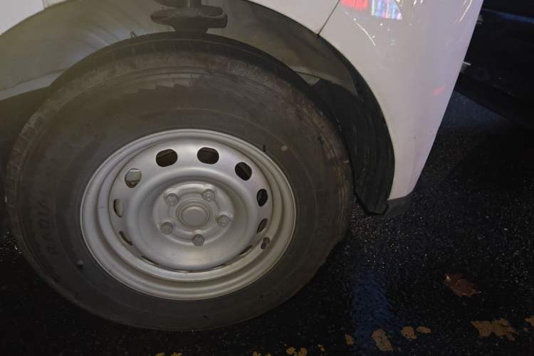 Used Farizon Xingxiang V 2024 Star Enjoy V6E Feature Edition Zhixin 46.08 kWh Right Front Wheel Hub