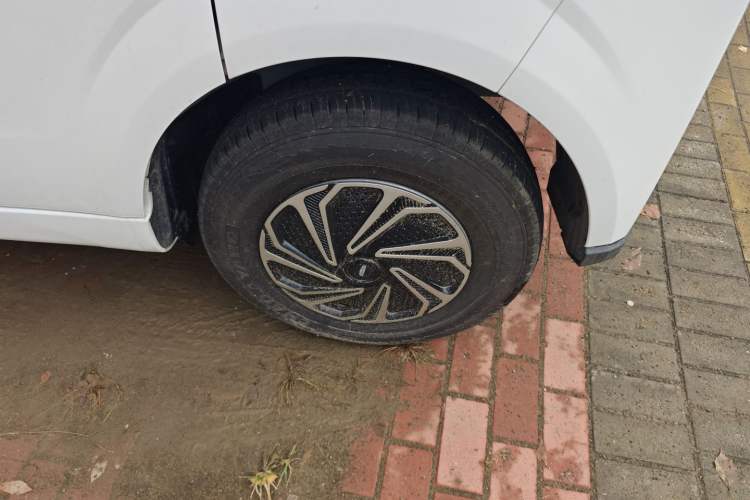 Used Farizon Xingxiang V 2024 Star Enjoy V6E Feature Edition Zhixin 46.08 kWh Right Front Wheel Hub