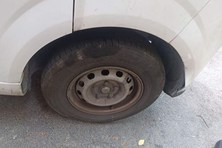 Used Farizon Xingxiang V 2024 Star Enjoy V6E Feature Edition Zhixin 46.08 kWh Right Front Wheel Hub