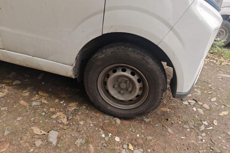 Used Farizon Xingxiang V 2024 Star Enjoy V6E Feature Edition Zhixin 46.08 kWh Right Front Wheel Hub