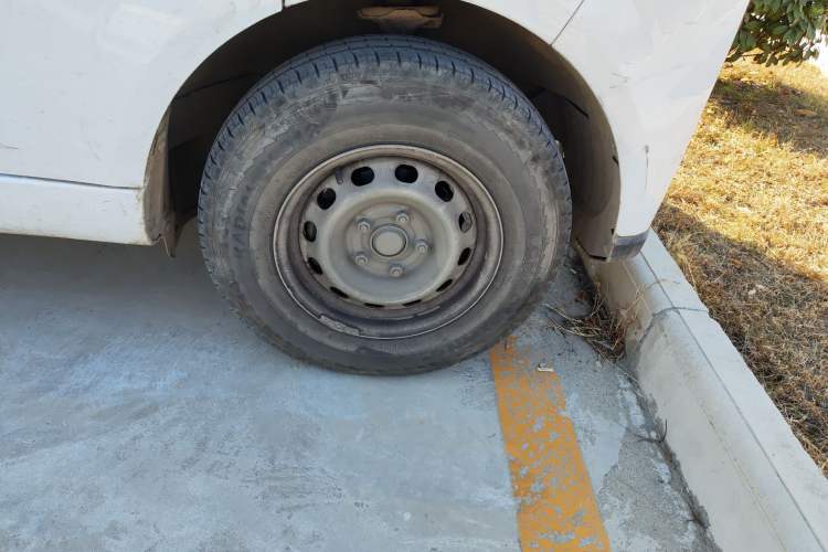 Used Farizon Xingxiang V 2024 Star Enjoy V6E Feature Edition Zhixin 46.08 kWh Right Front Wheel Hub