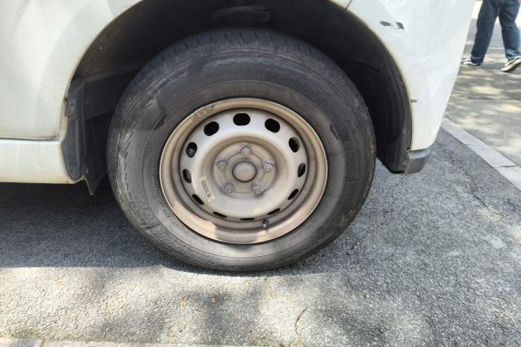 Used Farizon Xingxiang V 2024 Star Enjoy V6E Feature Edition Zhixin 46.08 kWh Right Front Wheel Hub