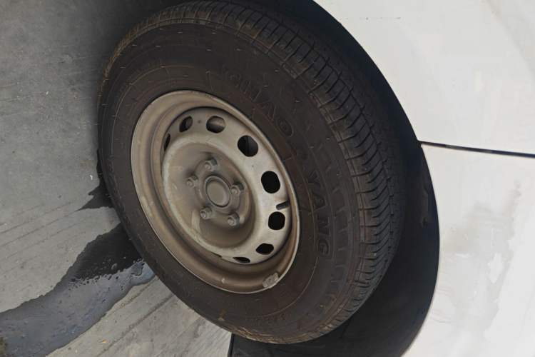 Used Farizon Xingxiang V 2024 Star Enjoy V6E Feature Edition with CATL 41.86 kWh Right Front Wheel Hub