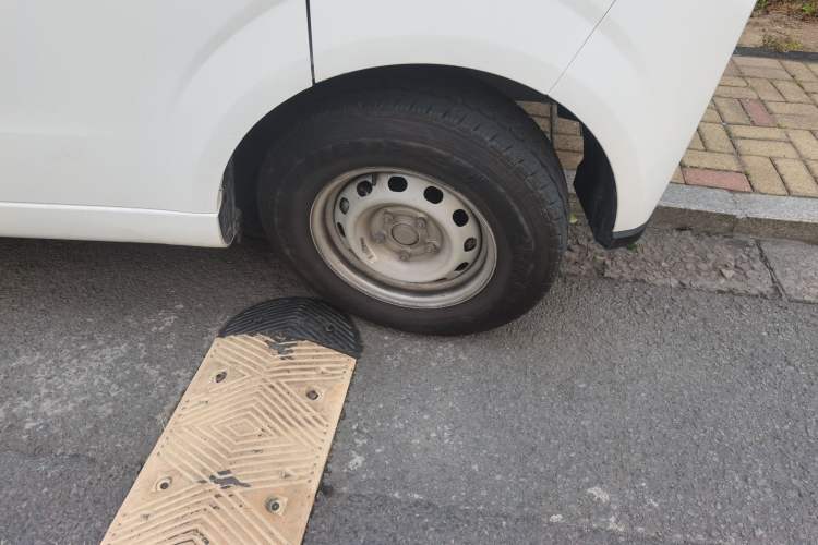Used Farizon Xingxiang V 2024 Star Enjoy V6E Feature Edition Zhixin 46.08 kWh Right Front Wheel Hub