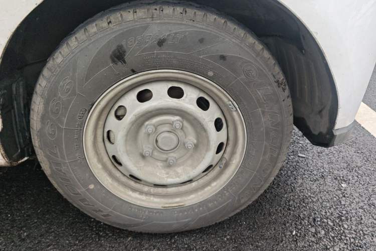 Used Farizon Xingxiang V 2024 Star Enjoy V6E Feature Edition with CATL 41.86 kWh Right Front Wheel Hub