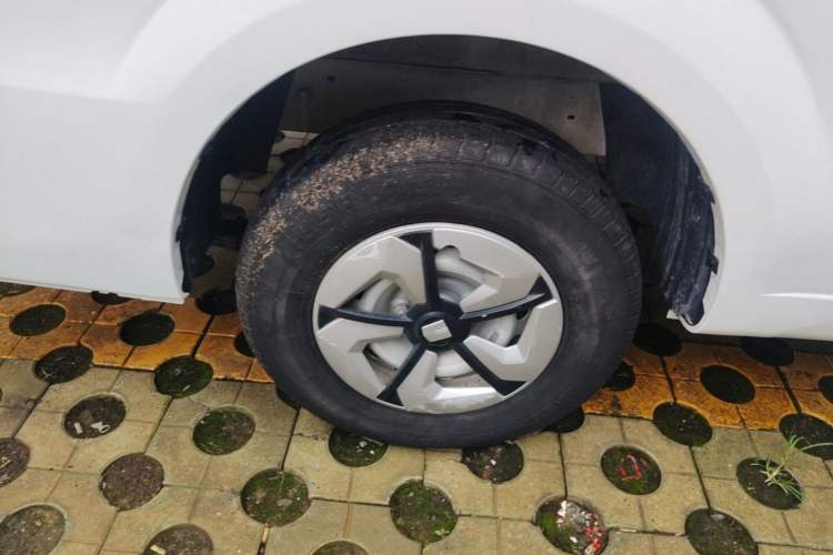 Used Farizon Xingxiang V 2024 Star Enjoy V6E Feature Edition Zhixin 46.08 kWh Right Rear Wheel Hub