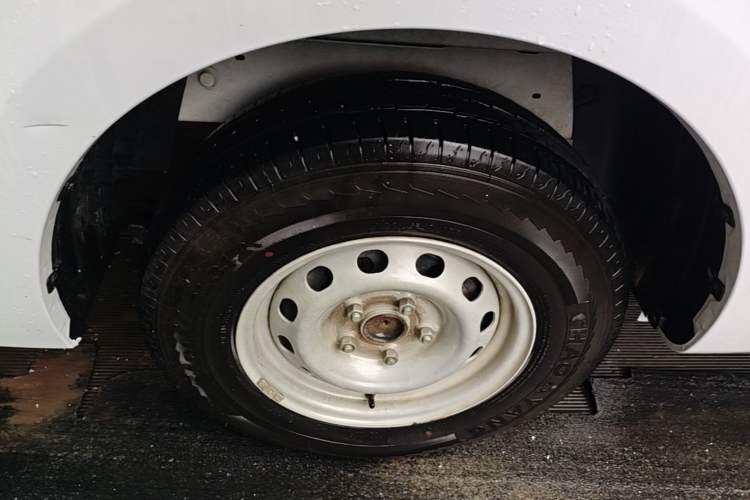 Used Farizon Xingxiang V 2024 Star Enjoy V6E Feature Edition Zhixin 46.08 kWh Right Rear Wheel Hub