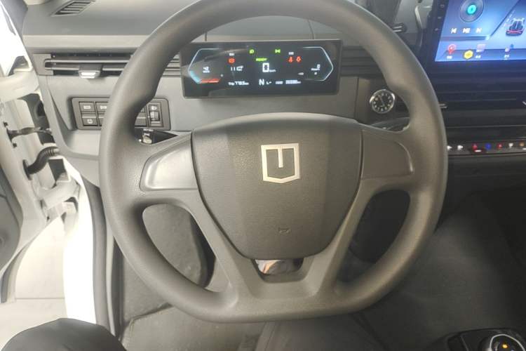 Used Farizon Xingxiang V 2024 Star Enjoy V6E Feature Edition Zhixin 46.08 kWh Steering Wheel