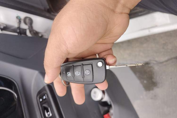 Used Farizon Xingxiang V 2024 Star Enjoy V6E Feature Edition Zhixin 46.08 kWh Vehicle Key