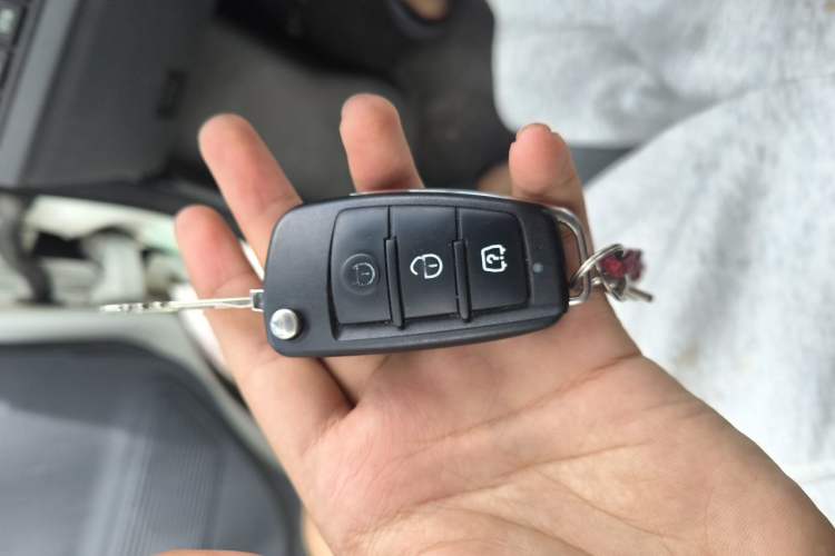 Used Farizon Xingxiang V 2024 Star Enjoy V6E Feature Edition Zhixin 46.08 kWh Vehicle Key