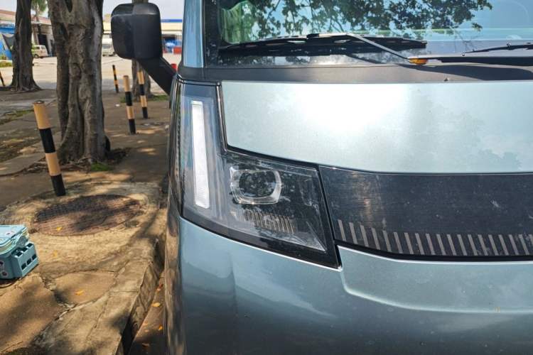 Used Farizon Xingxiang V 2025 V8E Functional Edition—Smart Edition, 340km Right Front Headlight