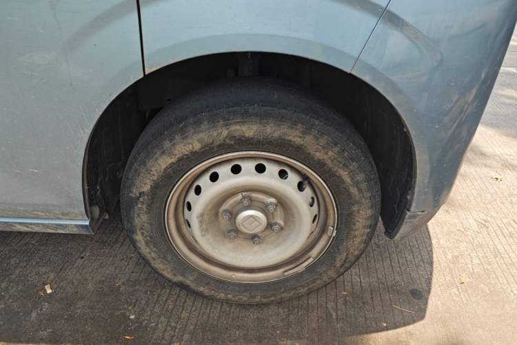 Used Farizon Xingxiang V 2025 V8E Functional Edition—Smart Edition, 340km Right Front Wheel Hub