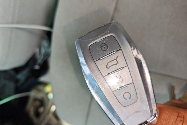 Used Farizon Xingxiang V 2025 V8E Functional Edition—Smart Edition, 340km Vehicle Key