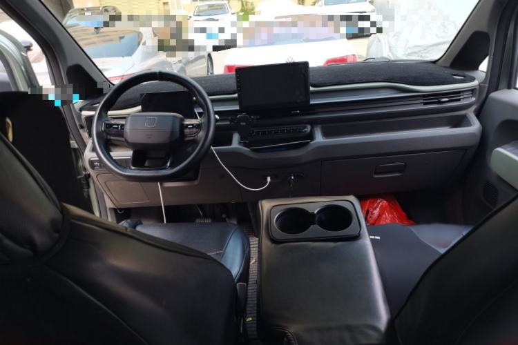 Used Farizon Xingxiang V 2025 Xingxiang V7E Functional Edition, Smart Edition, CATL 50.2kWh Interior 2