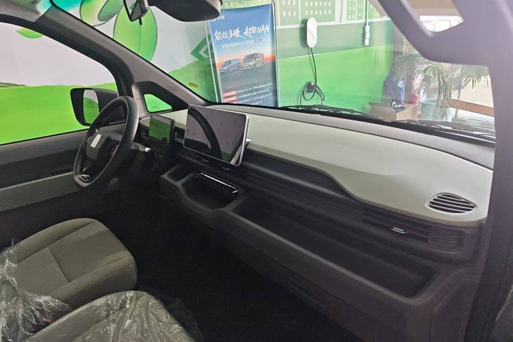 Used Farizon Xingxiang V 2025 Xingxiang V7E Functional Edition, Smart Edition, CATL 50.2kWh Interior 3