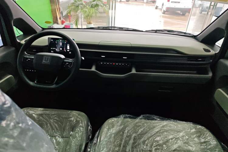 Used Farizon Xingxiang V 2025 Star Enjoy V7E Smart Edition Xuanwu 51.4 kWh Interior 3