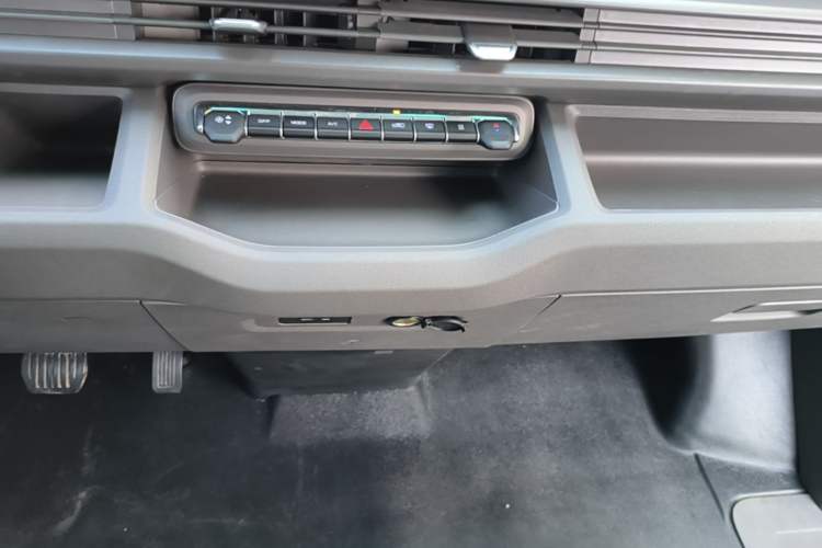 Used Farizon Xingxiang V 2025 Star Enjoy V7E Functional Edition Smart Edition Xuanwu 51.4 kWh Audio And AC Panel