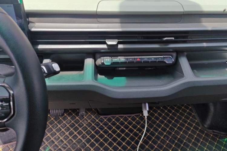 Used Farizon Xingxiang V 2025 Star Enjoy V7E Functional Edition Smart Wealth Edition Xuanwu 51.4 kWh Audio And AC Panel