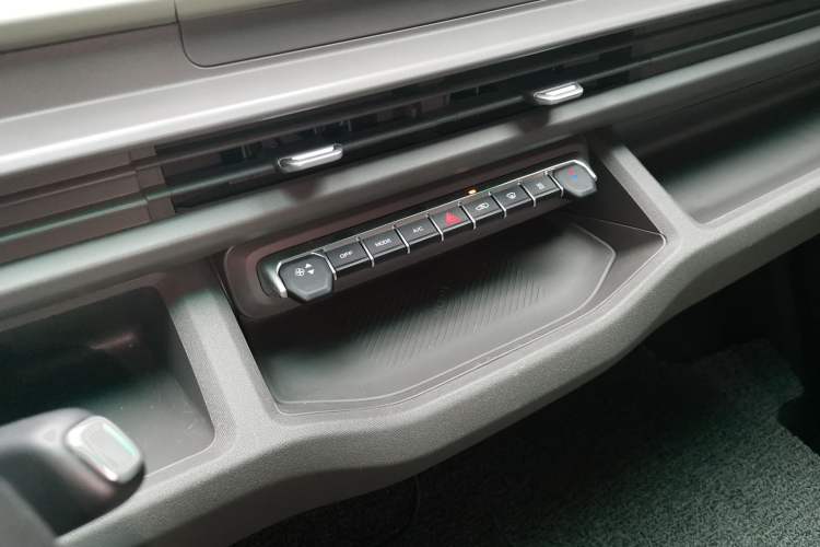 Used Farizon Xingxiang V 2025 Star Enjoy V7E Smart Edition Xuanwu 51.4 kWh Audio And AC Panel